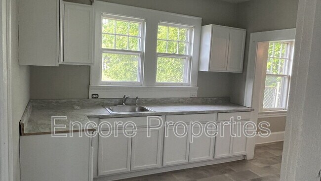 Building Photo - 705 Rhem St