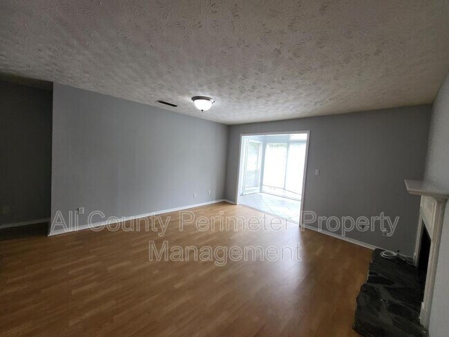 Building Photo - 1904 Country Park Dr