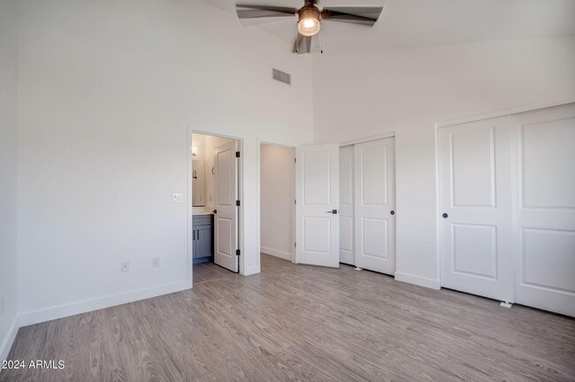 Building Photo - 3725 E Earll Dr