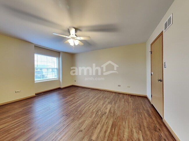 Building Photo - 5311 Meadowbrook St