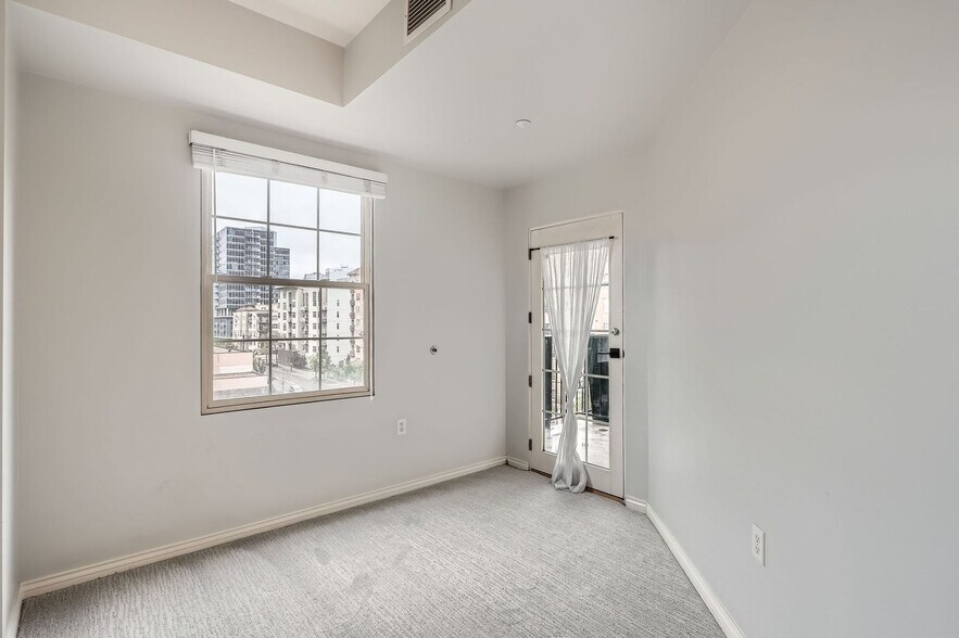 Building Photo - 300 W 11th Ave