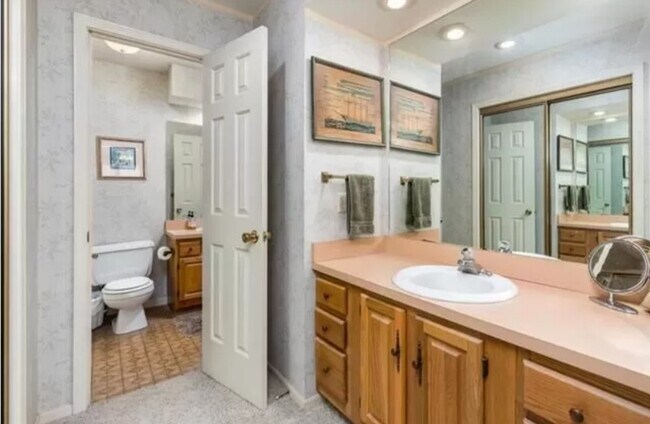 Building Photo - 15411 E 48th Terrace