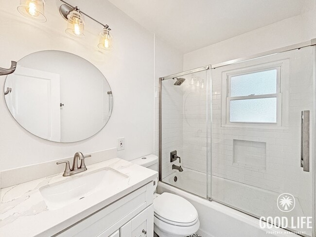 Building Photo - Inviting 3BD/2BA South Park Home with Turf Yards, Hardwood Floors & A/C