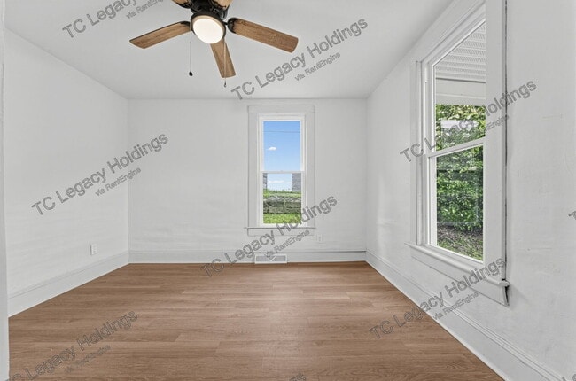 Building Photo - 125 Thorn St