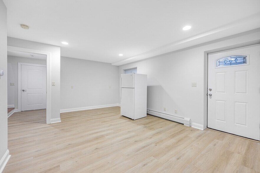 Building Photo - 258 4th St