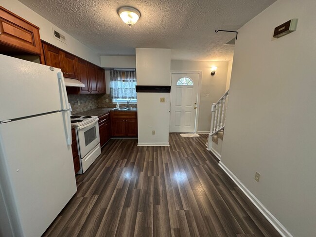 Building Photo - Myrtle Beach - 2 Bedroom / 1.5 Bathroom To...