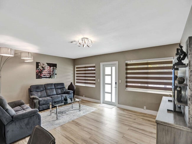 Building Photo - 491 SE 23rd Ave