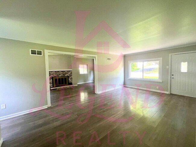 Building Photo - Spacious 3-Bedroom Home for Rent in Riverv...