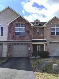 Building Photo - 3-bedroom, 2.5-bathroom Townhome
