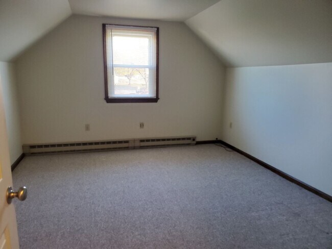 Building Photo - 3015 W Newport Rd