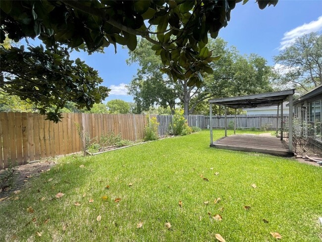 Building Photo - 2406 Old Dixie Dr