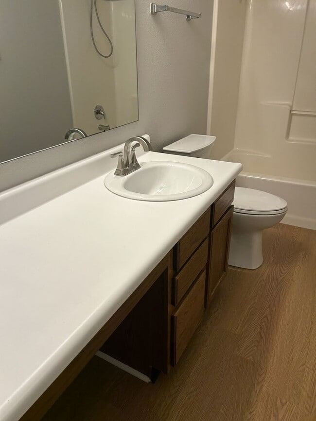 Building Photo - Wonderful 2 BR Ranch in Plainfield!