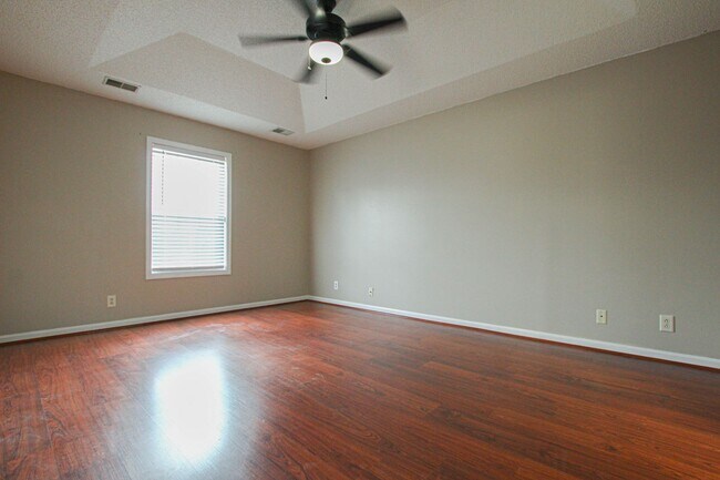 Building Photo - Pet Friendly Two Bedroom!