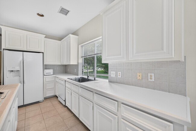 Building Photo - 1727 Emma Cove Ct
