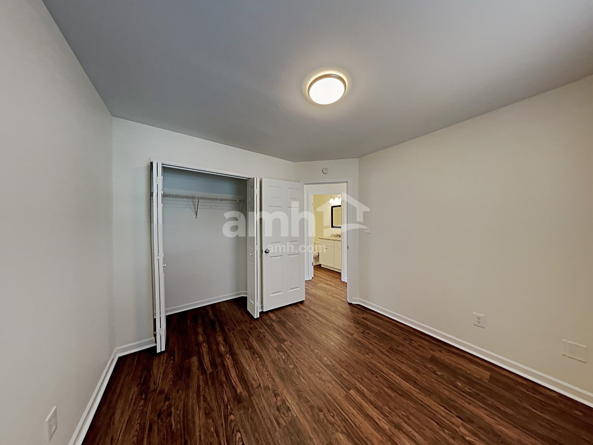 Building Photo - 2026 Oakbluff Way SW