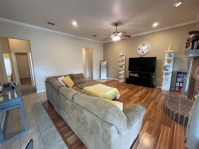 Building Photo - 4204 Tropicana Dr