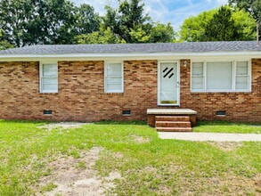 Building Photo - ADORABLE BRICK RANCH IN LAGRANGE *3 BR, 1 BA* NEWLY RENOVATED