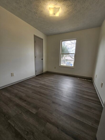 Building Photo - 103 Lou St