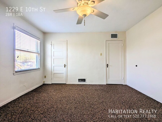 Building Photo - Pre-Lease!! Spacious 2 bed/1 bath Universi...