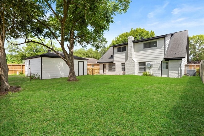 Building Photo - 16615 Glamis Ln