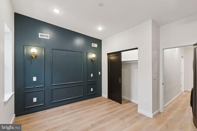 Building Photo - 1544 S Bambrey St