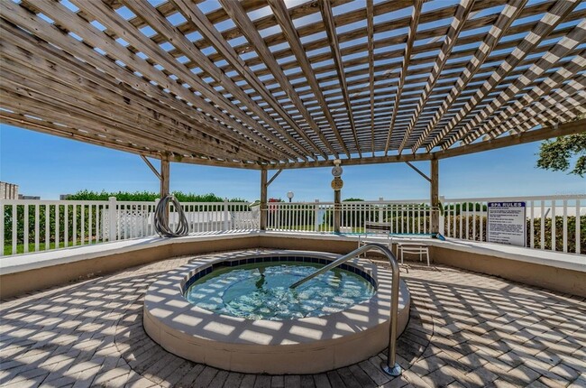 Building Photo - 6104 Palma Del Mar Blvd S