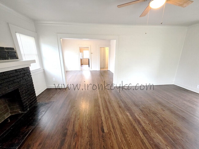 Building Photo - 2100 E 58th St