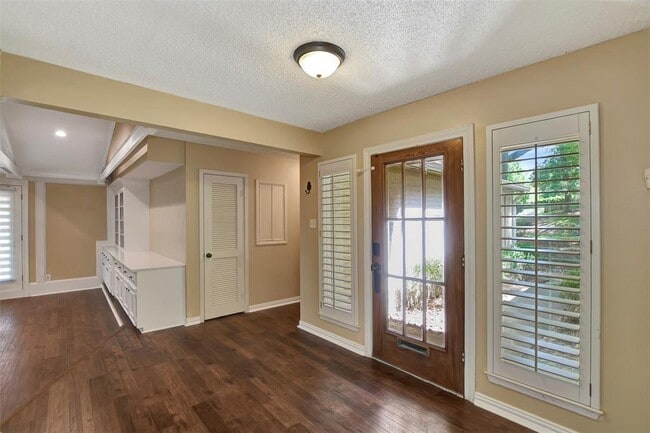 Building Photo - 75 Wood Hollow Dr