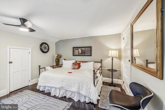 Building Photo - 505 W 19th St