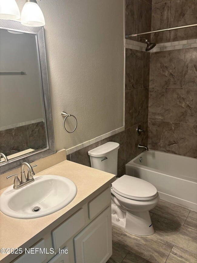Building Photo - 13490 Essence Ct