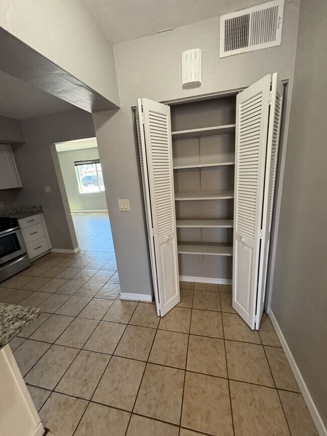 Building Photo - Central Tucson, close to University of Arizona and more!!!