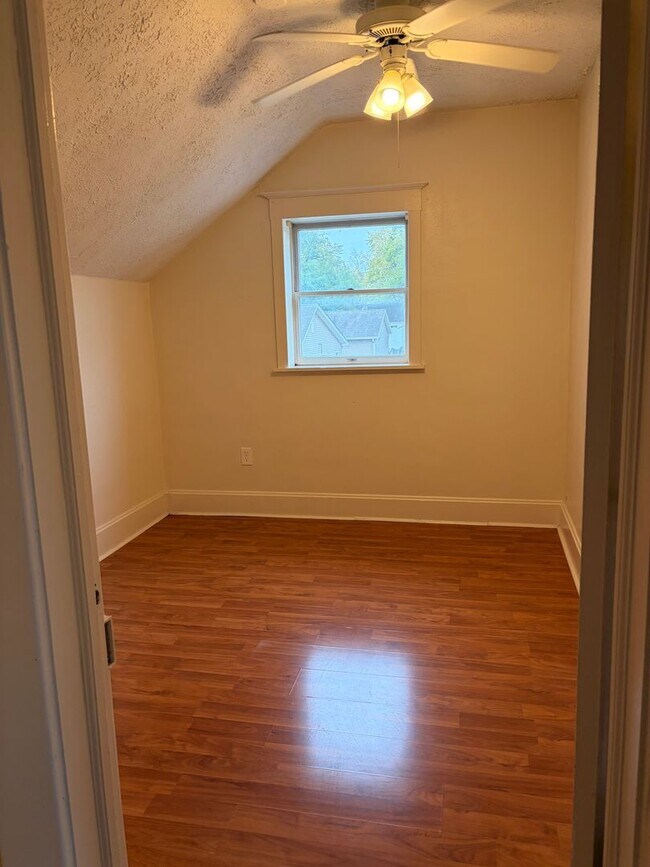 Building Photo - 2-Story 4 Bed/2 Bath Home with Basement & W/D