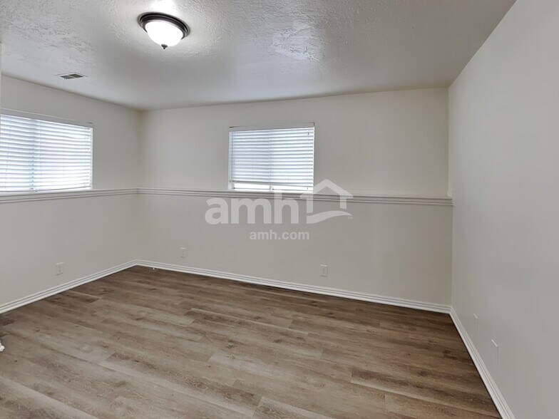 Building Photo - 4419 S 2750 W