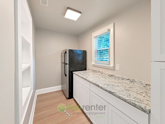 Building Photo - Updated Overbrook Home with Finished Basement & Fenced Yard Near Downtown Greenville
