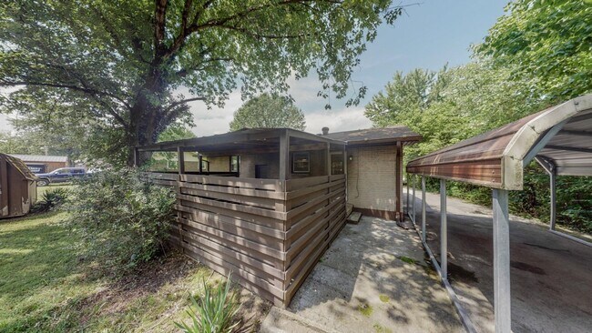 Building Photo - 408 Lealand Ln