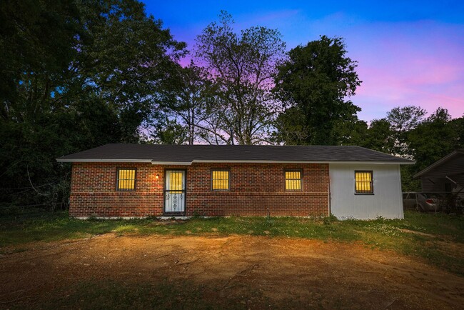 Primary Photo - Stylish & Newly Renovated 4 Bedroom 2 Bath...