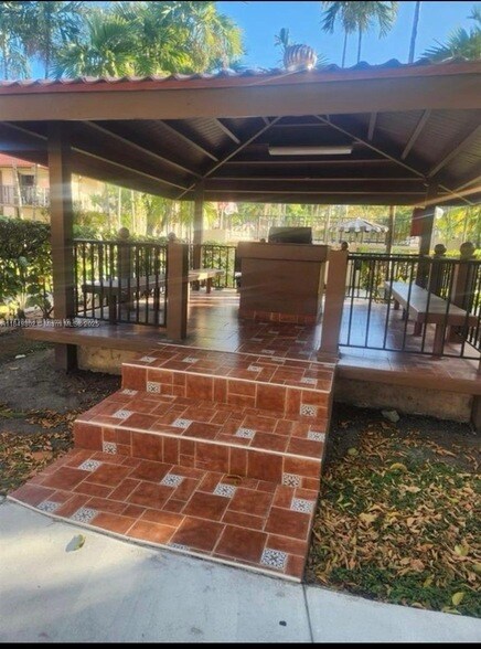Building Photo - 10401 SW 108th Ave
