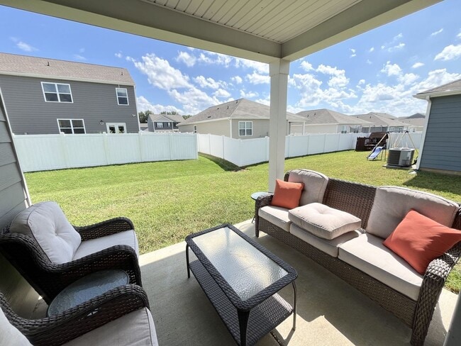 Building Photo - 4-Bedroom w/ Open Layout & Community Perks