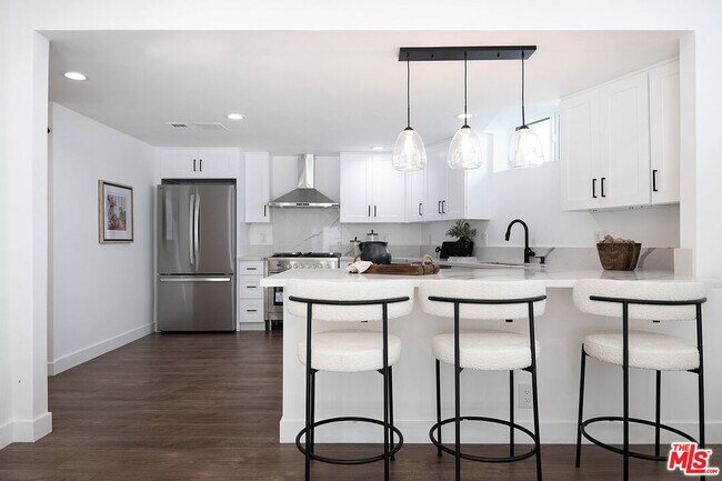 Building Photo - 8155 Willow Glen Rd