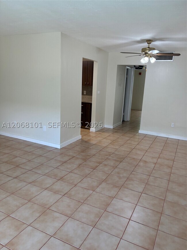 Building Photo - 16215 NE 18th Ct
