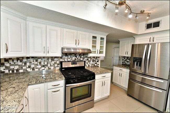 Building Photo - 529 Castlerock Ln