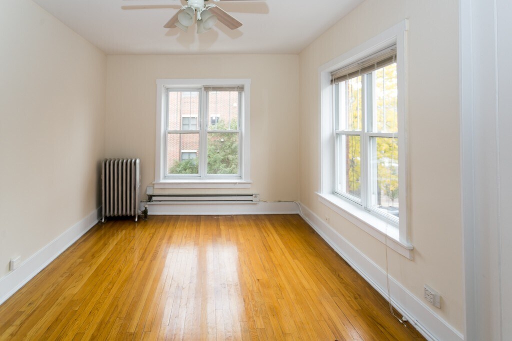 Building Photo - 938 W Cornelia Ave