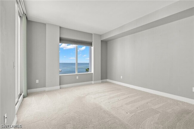 Building Photo - 1325 Snell Isle Blvd NE