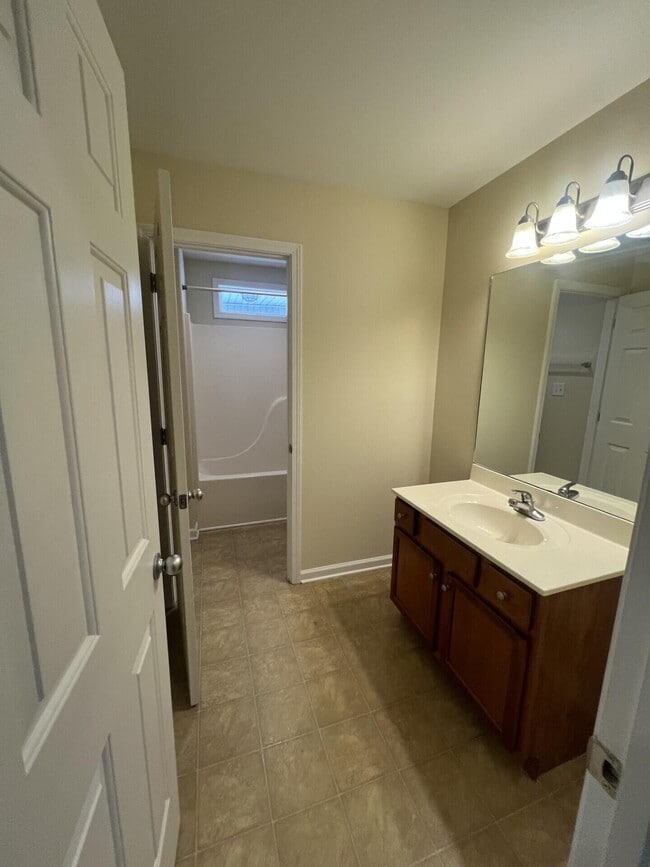 Building Photo - 857 Malabu Dr