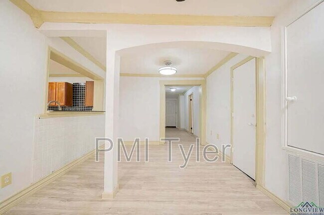 Building Photo - 514 N Pearl St