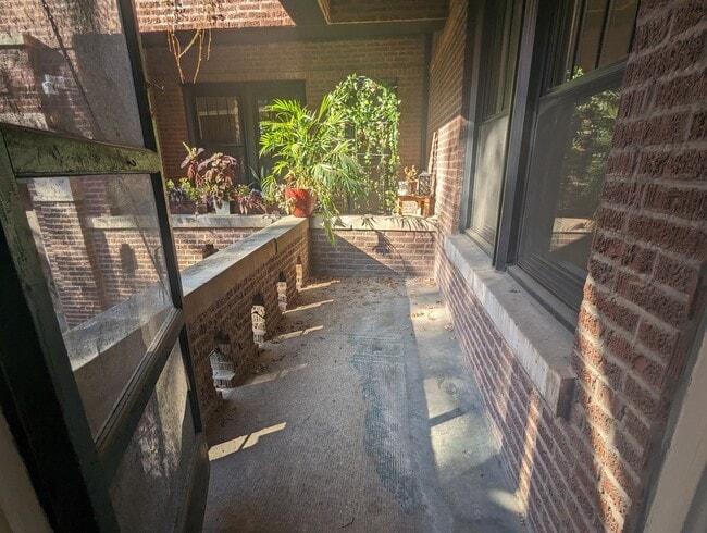 Building Photo - 2524 N Kedzie Blvd