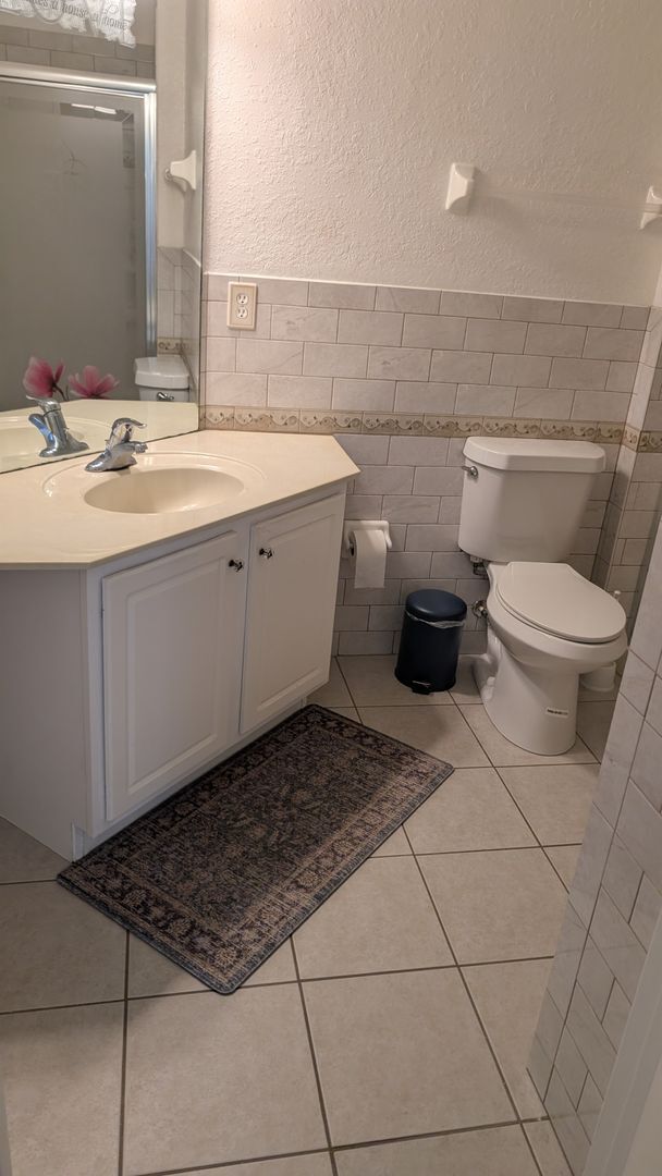 Building Photo - 3 Bedrooms 2 baths Immaculate condominium ...