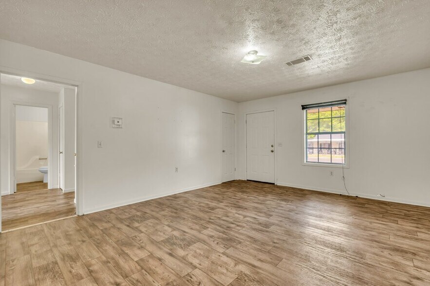 Building Photo - 503 Cromwell St