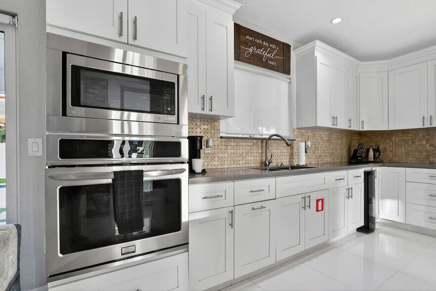 Building Photo - 5161 SW 159th Ct