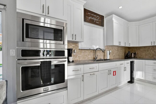 Building Photo - 5161 SW 159th Ct